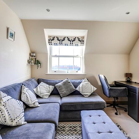 웨어 Entire 2 Bed Flat Contractors Families And Relocators 아파트 외부 사진