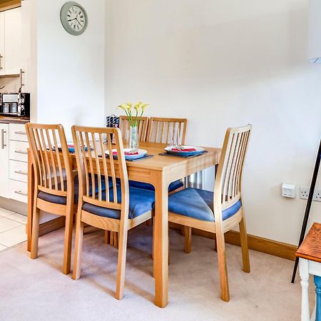 웨어 Entire 2 Bed Flat Contractors Families And Relocators 아파트 외부 사진