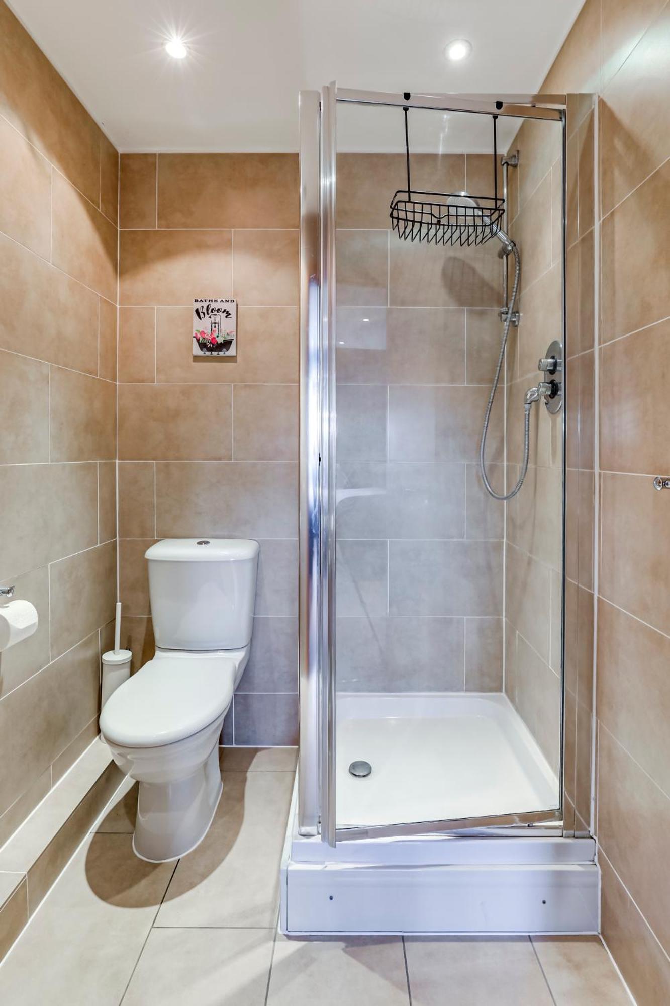웨어 Entire 2 Bed Flat Contractors Families And Relocators 아파트 외부 사진